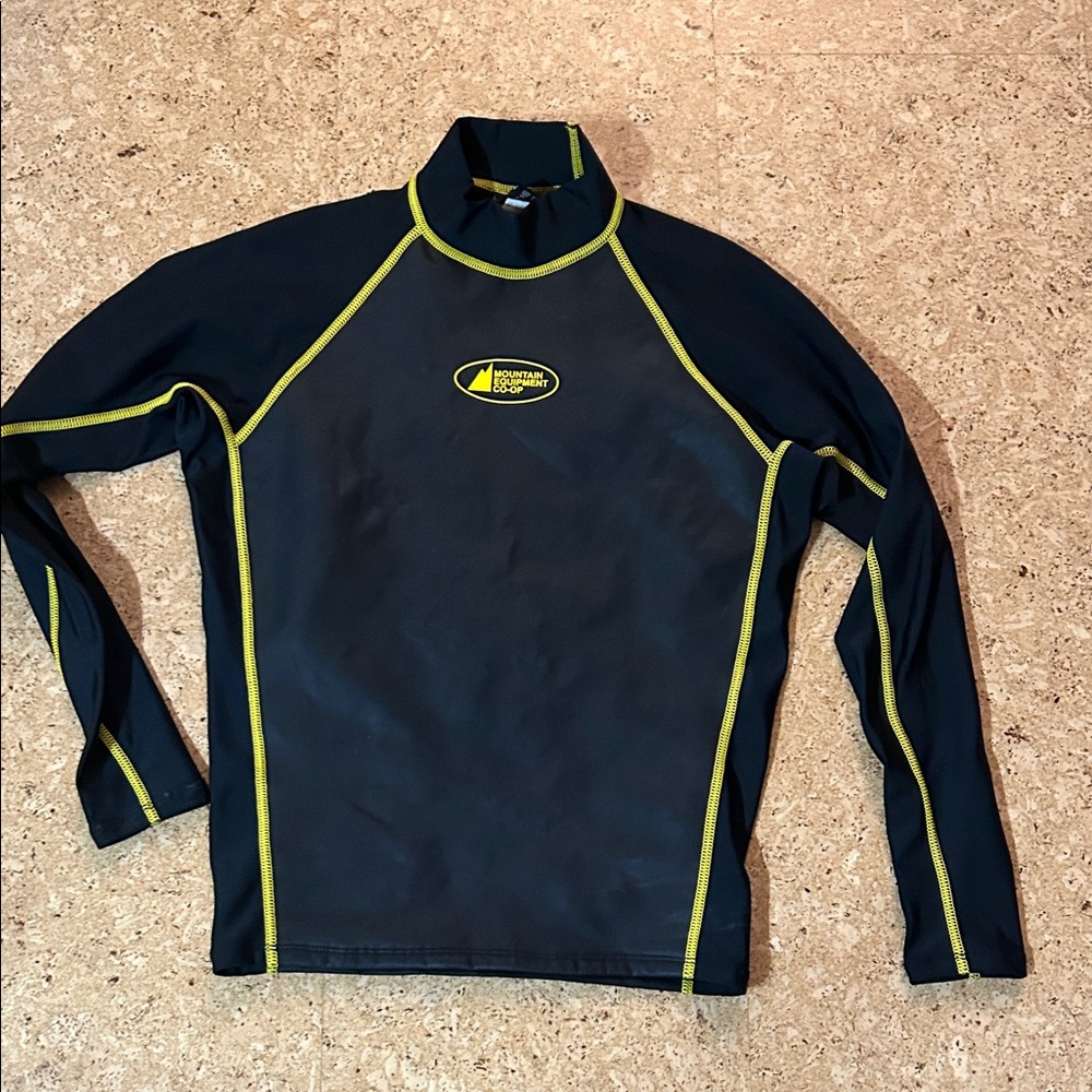 MEC Men’s Black Rash Guard with Yellow Trim